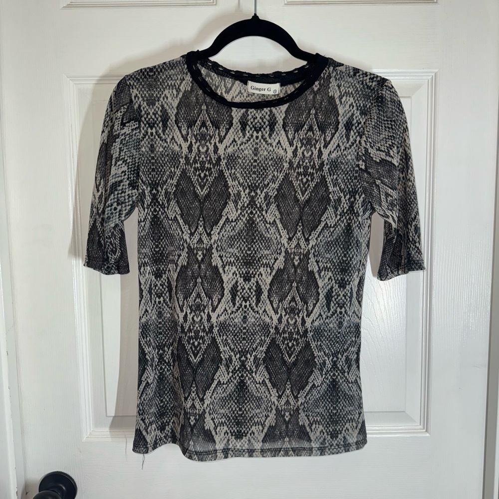 Ginger G Black and Gray Fitted 3/4 Sleeve T-Shirt